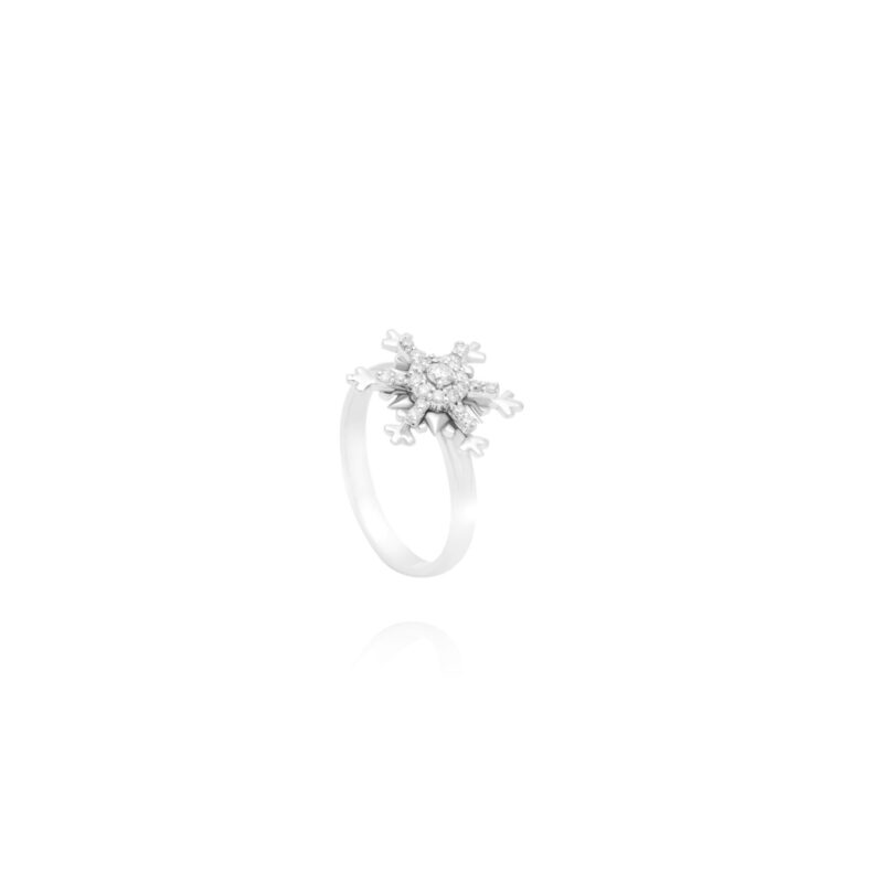 Snowflake Diamond Ring – a perfect Christmas gift for her, featuring sparkling diamonds for the New Year.