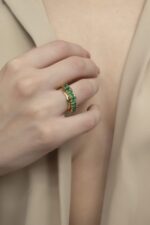 Classic Gold Ring with Emerald - Image 2