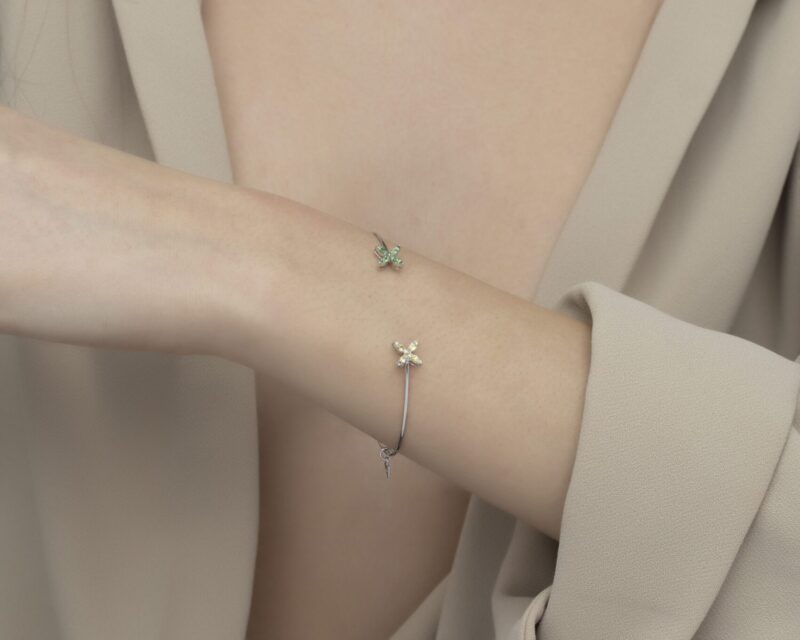 Classic Gold Bracelet with Precious Colors - Image 2