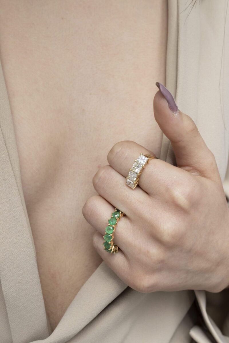 Classic Gold Ring with Emerald - Image 2