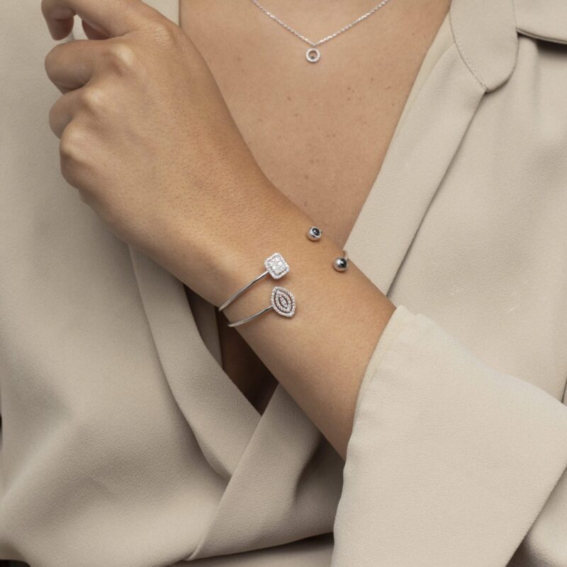 Classic Diamond Bracelet with Emerald - Image 2