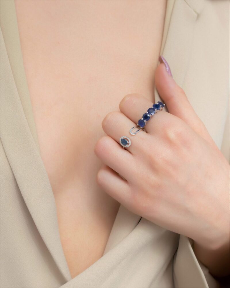 Classic Gold Ring with Sapphire - Image 2