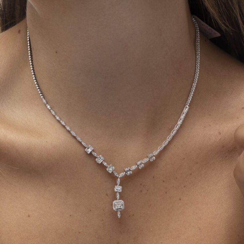 classic  Diamond Necklace with Baguette Diamond - Image 2