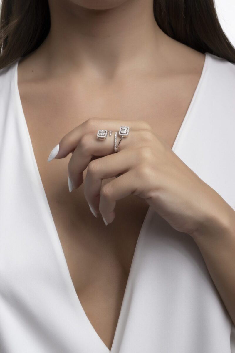 Classic Diamond Ring with Baguette Diamond - Image 2