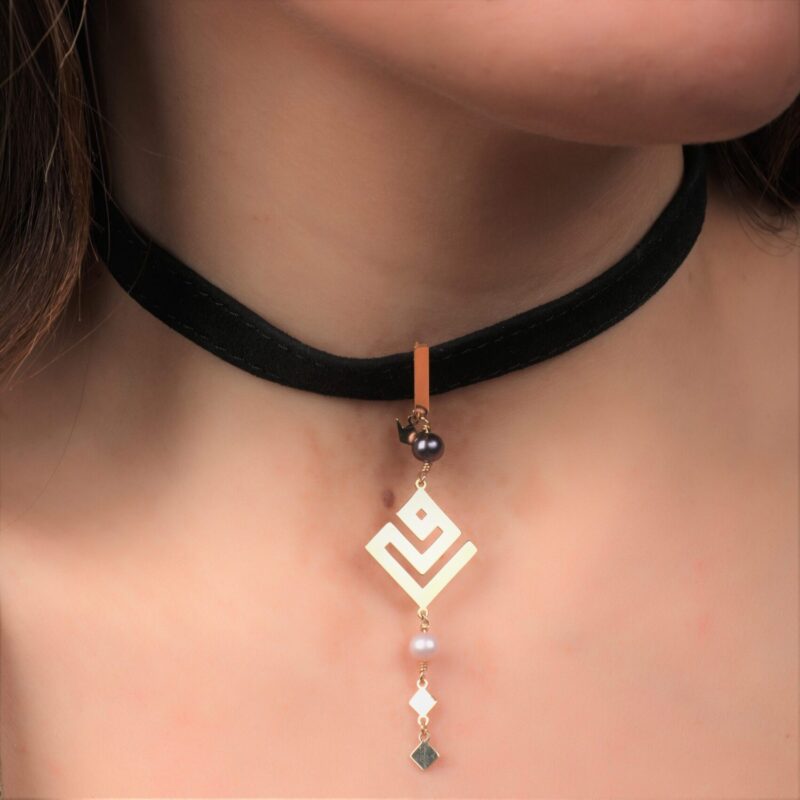 Daily Dazzle Choker Gold Necklace With Leather and Pearls - Image 2