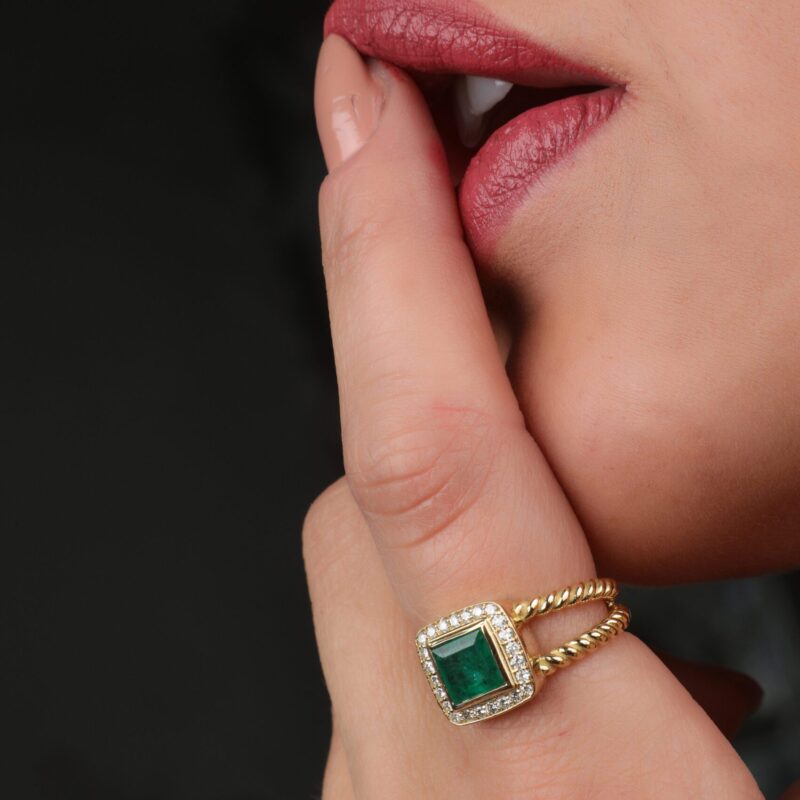 Daily Dazzle Diamond Ring with Emerald - Image 2