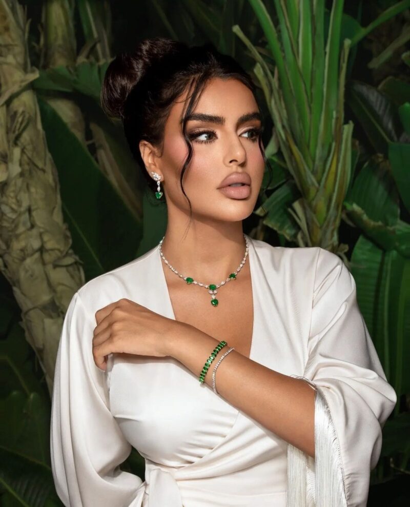 Daily Dazzle Diamond Earrings with Emerald - Image 3