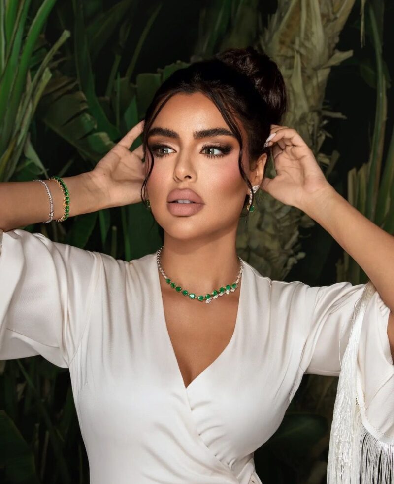 Daily Dazzle Diamond Necklace with Emerald and Marquise - Image 3