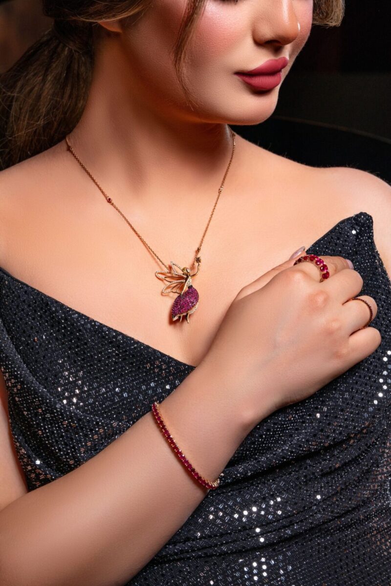 Classic Gold Ring with Ruby - Image 2