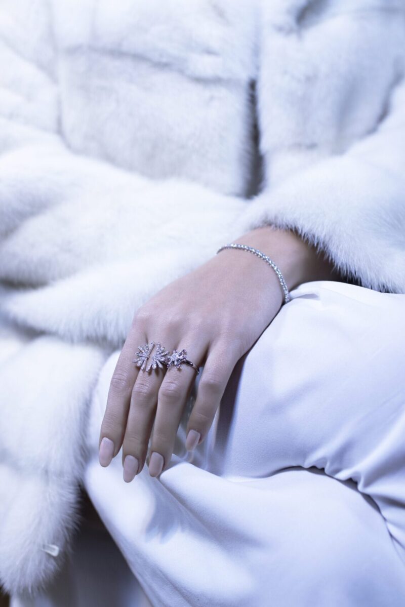 Snowflake Diamond Ring – a perfect Christmas gift for her, featuring sparkling diamonds for the New Year.