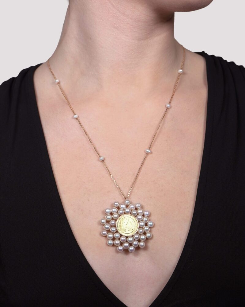 Oummi Gold Necklace with Pearls - Image 2
