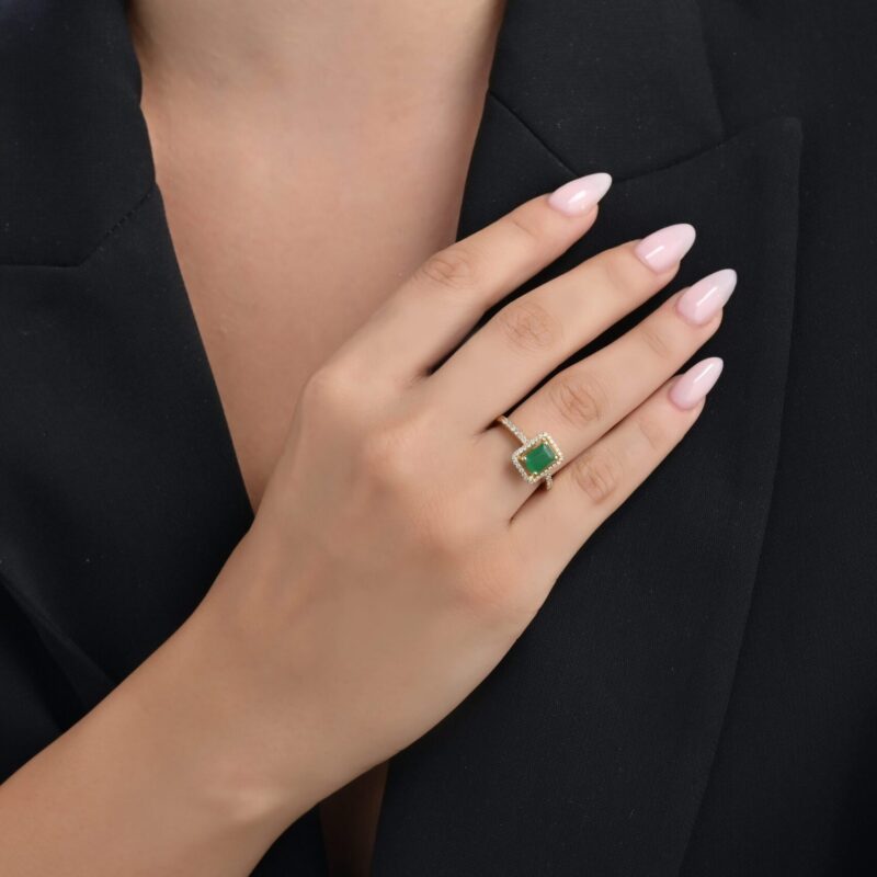 Classic Diamond Ring with Emerald - Image 2