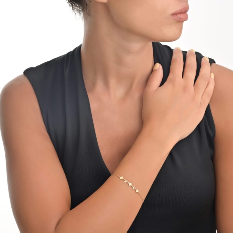 Daily Dazzle Summer Seashell and Starfish Bracelet - Image 2